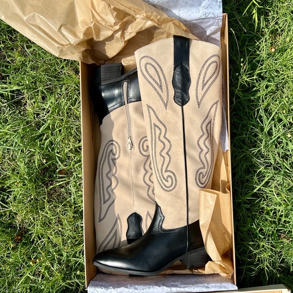 Pilcro Contrast Tall Western Boots - Picture 3 of 16